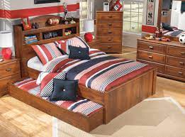 Wynnlow 3 piece panel bed. Bedroom Winglemire Furniture