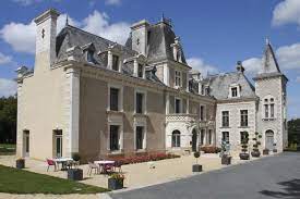 L'altitude moyenne de la commune est de 149 mètres. Hotel Chateau De La Barbiniere A Saint Laurent Sur Sevre Avec Restaurant