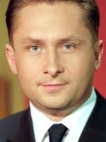 Kamil durczok powoli wychodzi na prostą, choć wyrok sądu w sprawie podrobienia podpisu żony jeszcze nie zapadł. Kamil Durczok Filmweb