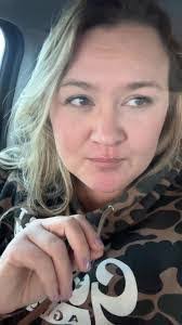 Kelly Sumpter's Instagram, Twitter & Facebook