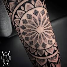 Mandala Tattoo Dot Work Mandala Tattoos Mandala Tattoo