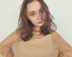 ミディアムボブの巻き方 ストレートアイロン コテを使った ゆるふわ ヘアの作り方 lamire ラミレ ミディアムボブ ボブ ヘア
