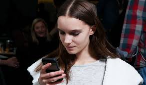 Semne ca o fata te place tpu. 15 Lucruri Pe Care Sa Le Spui Sau Nu Intr Un Sms Trimis Unui Barbat Elle Ro