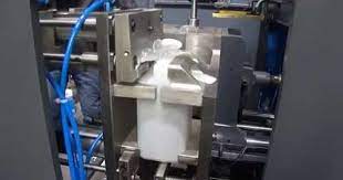 4 liter water bottle auto deflashing blow molding machine 水桶自动去飞边吹塑机 blow molding french door refrigerator molding