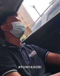 Punya hobi twitter