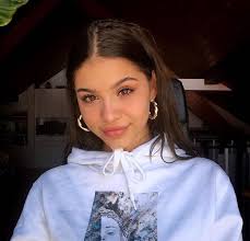 bella blake (@bella57033227)