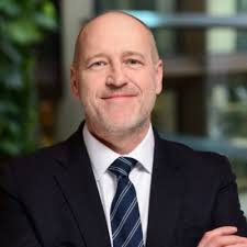 After spending almost 9 incredible years in Bloomberg, I will soon start my  new journey in Facebook in Jan. Through my career in Bloomberg, I enjoyed  working