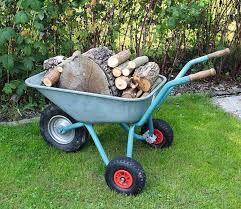 Rendez Votre Brouette De Jardin Plus Maniable Grace A L Adaptateur De Roues Su Brouette Projets De Bricolage Et Loisirs Creatifs Bricolage Et Loisirs Creatifs