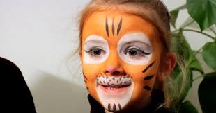 Achetez un pochoir pour réaliser de beaux maquillages sur le visage des enfants. Tutoriel Maquillage Maquiller Son Enfant En Tigre Magicmaman Com