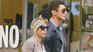 Jun 21, 2021 · non è sfuggito ai nostri occhi nemmeno il nuovo traguardo di stefano de martino, che ha ricevuto un'importante offerta di lavoro alla quale non ha potuto dire di no. Emma Marrone Fa Piangere Stefano De Martino In Diretta Tv Video