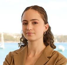 Alison Deans's Instagram, Twitter & Facebook