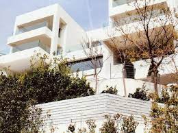 Από το να τους μαγειρέψει σπιτικά μαμαδίστικα φαγάκια (κάτι που η ίδια λατρεύει πολύ) μέχρι να. Bandh Nikolaidhs Ayto Einai To Spiti Poy Toys Dierrh3an Life Is