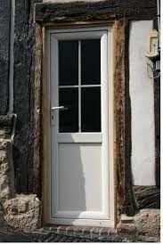 maison a poutres apparentes avec porte moderne fenetre pvc entree classique porte pvc