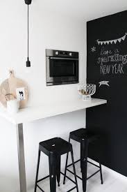 Escencial para apuntar la compra en la cocina o para que los niños suelten su imaginación. 10 Razones Para Decorar Con Vinilo De Pizarra Negra