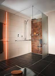 Bei Der Gestaltung Ihrer Bodenebenen Dusche Sind Individuellen Wunschen Und Vorlieben Kaum Grenzen Ge Diseno De Interiores De Bano Diseno De Wc Diseno De Banos