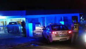 .memeriksa sebuah kereta peronda polis (mpv) di hadapan sekolah jenis kebangsaan cina (sjkc) chung hua, rantau, semalam diberkas polis, hari ini. Jenayah Sahih