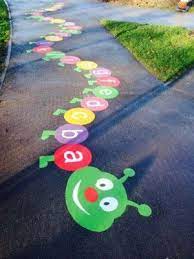 Pinta tu patio para jugar, con nuestras propuestas de juegos tradicionales. 40 Nuevos Y Divertidos Juegos Tradicionales Para El Patio Del Cole Pinta Tu Patio Para Jugar Juegos Para Pintar Juegos Tradicionales Juegos De Patio