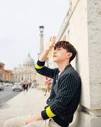 周末福利送上 晒晒太阳充充电 有邓伦老板帅照看 今天又是正能量的一天 allendeng1021 鄧倫 denglun 邓伦 chinese actress ashes love asian