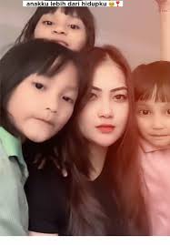 Kaka, Teteh dan Ade ❤️ #mom #mama #mama3anak #3anakperempuan #singlemo...