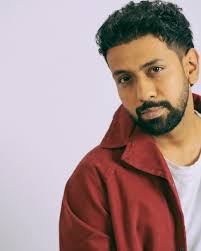 She's a Cat, I'm the CATch ! Photos by : @jigardholakia Styled by : બધું  જાતે [Mitra Gadhvi, Actor, Photoshoot, Cat, Music, Witty]