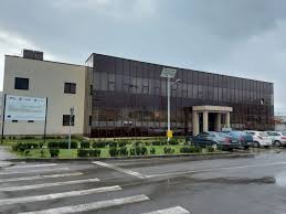 În silenzio stampa, în picioare, pe holurile judecătoriei din craiova. JudecÄƒtoria Craiova Se Va Muta La Centrul MultifuncÈ›ional Gds