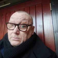 Hi, I'm looking for someone who could take some garden cuttings (2 builders  yard bags worth) and some other bits and bobs to the tip? The garden stuff  got wet and so