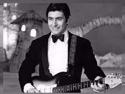 تزوجت الراحلة 3 مرات، الأولى من عازف الجيتار الشهير عمر خورشيد، وتزوجت بعده وأنجبت ابنها الوحيد، ثم انفصلت عن والد . ØªØ¹Ø±Ù Ø¹Ù„Ù‰ Ø§Ù„Ù…ØªØ³Ø¨Ø¨ ÙÙŠ Ø§ØºØªÙŠØ§Ù„ Ø¹Ø§Ø²Ù Ø§Ù„Ø¬ÙŠØªØ§Ø± Ø¹Ù…Ø± Ø®ÙˆØ±Ø´ÙŠØ¯ Ø§Ù„ÙˆÙØ¯