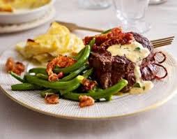 Rinderfiletsteak Mit Franzosischer Cognacsahne Und Kartoffelgratin Rezept Rinderfiletsteak Rezepte Weihnachtsessen Mit Fleisch