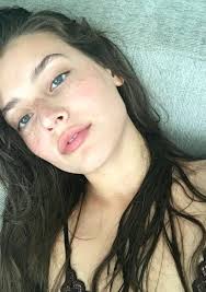 La Chica Expresiva @xLaChicaExp Por qué tanta solicitud? Me quieren pagar  la universidad?