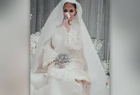 Bersama datuk rizalman ibrahim | whi (23 mac 2020). Bukan Roti Tisu Itu Konsep Future Classic Rizalman Sekolahkan Netizen Pereka Fesyen Tersohor Datuk Rizalman Wedding Dresses Wedding Dresses Lace Dresses