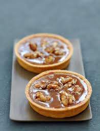 Tartelettes Au Caramel Et Aux Noix Recette Recette A Base De Noix Mini Tarte Dessert Noel Facile