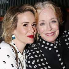 Sarah catharine paulson (born december 17, 1974) is an american actress. Holland Taylor Sarah Paulson Diese 2 Schauspielerinnen Daten Und Alle Rasten Aus Cosmopolitan