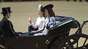 Hochwertige hochzeitskleider in großer auswahl an brautkleider brautjungfernkleider kaufen jetzt die glamouröse hochzeitskleider und genießen schnelles online shopping bei milanoo! So Offen Zeigte Prinzessin Eugenie Ihre Narbe Im Brautkleid Promiflash De