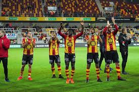 Officiële website van kv mechelen dames, de vrouwenvoetbal tak van kv mechelen. Tien Spelers Positief Bij Kv Mechelen Totale Balans Staat Nu Op Dertien Besmettingen Corona Teistert Belgisch Voetbal Hln Be