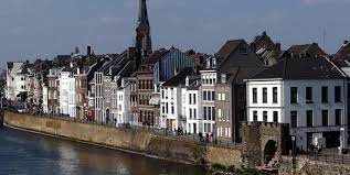 Um offers academic programmes on a wide range of themes, including arts & culture, behavioural and political sciences, business and economics, health and life sciences, law, and knowledge engineering. In Maastricht The Success Of Tourism Is No Longer Under Debate English Hospitality On