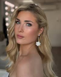 Annie Daniel (@adm.makeupartist_hairstylist) • Instagram photos and videos