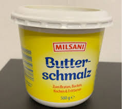 Butterschmalz (auch schmalzbutter, geklärte, eingesottene oder geläuterte butter, oder in der schweiz bratbutter) ist aus butter durch entfernen von wasser, milcheiweiß und milchzucker gewonnenes s.g. Butterschmalz Milfina 500g