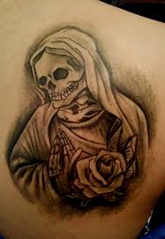La muerte forma parte de nuestra vida constantemente. Tatuaje Del Artista Mexicano Rak Martinez Santa Muerte Tatuajes Y Mas