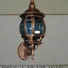 Keberadaan lampu teras rumah selain berfungsi sebagai penerangan dimalam hari juga akan memperindah penampilan exterior pemilihan jenis serta penempatan lampu teras yang tepat, pada malam hari akan memberikan kesan suasana 35 ide teras rumah minimalis modern. Lampu Dinding 3 Model 03 Lampu Pilar Lampu Gantung Lampu Dinding Hias Lampu Dinding Klasik Modern Lamp Dinding Hias Teras Terbaru Agustus 2021 Harga Murah Kualitas Terjamin Blibli