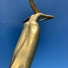 The gallery run by rostock artist studio eneos has art and interior design for germany and abroad, as well as exclusive souvenirs and guest gifts with regional designs, such as miniature models of the bronze esperanza figure in warnemünde or rostock's heraldic griffin. Esperanza Warnemunde 1 Tip