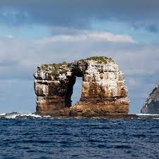 Quito, ecuador — the famed darwin's arch in the galapagos islands has lost its top, and officials are blaming natural erosion of the stone. Yjkj12tuiemt6m