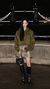 小S女兒Lily許韶恩首次出席時裝周現身Burberry大騷！九頭身比例 ...