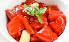 Il vapore che si formerà all'interno del contenitore favorirà il distacco della pellicina e quando i peperoni saranno freddi sarà facile eliminarla. Peperoni Al Forno Roasted Capsicum Peppers Italian Spoon