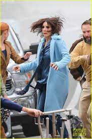 Sandra bullock short hair bird box. Sandra Bullock Shows Off Her Shorter Hair On Set Of Bird Box Photo 3982580 Sandra Bullock Pictures Just Jared