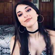 Sabrina Pinto (@pintowriting)