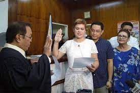 La fille du président philippin rodrigo duterte est devenue une force politique unificatrice et une possible future. Duterte S Children Take Oath Of Office Sunstar
