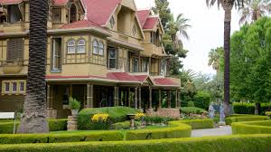 Sarah winchester, die witwe des berühmten waffenherstellers william winchester, glaubt nach dem tod ihres mannes und ihres kind, dass geister rache an der familie nehmen wollen. Ferienwohnung Winchester Mystery House Ferienhauser Mehr Fewo Direkt