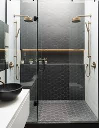 Venez decouvrir nos gammes de baignoires balneo et de meubles de salle de bain dans notre boutique en ligne spécialiste de la salle de bain : Deco Salle De Bain Pinterest Carrelage Hexagonal En Noir Avec Douche Bathroom Layout Bathroom Interior Bathroom Interior Design