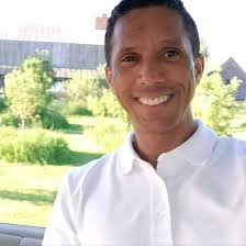 IN-ROOM DINING HOST & BUTLER