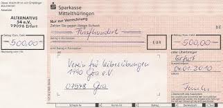 Scheck — der scheck (auch check, cheque) ist ein wertpapier, das eine unbedingte zahlungsanweisung eines kunden eines kreditinstituts an seine bank (bezogener) enthält. Scheck Wikipedia